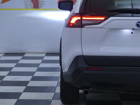 Used 2021 Toyota RAV4 LE AWD/4WD image 27
