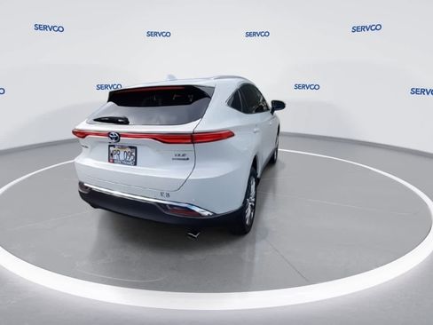 Used 2022 Toyota Venza XLE image 8