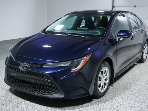 Used 2022 Toyota Corolla LE w/ Carpet Mat Package (TMS) FWD image 29
