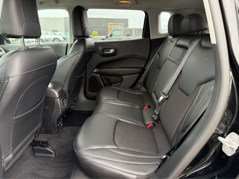 Used 2018 Jeep Compass Latitude w/ Popular Equipment Group AWD/4WD image 7