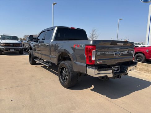 Used 2019 Ford F250 XLT w/ XLT Premium Package image 3