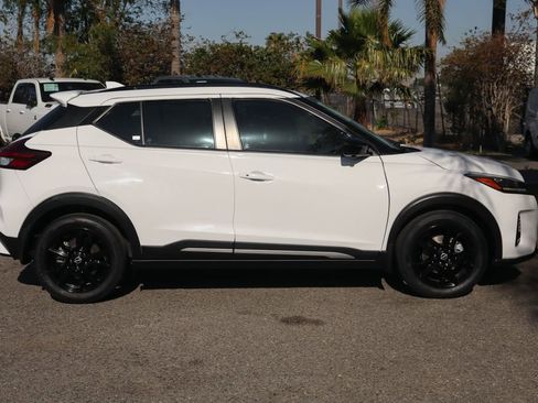 Used 2023 Nissan Kicks SR w/ SR Premium Package FWD image 10
