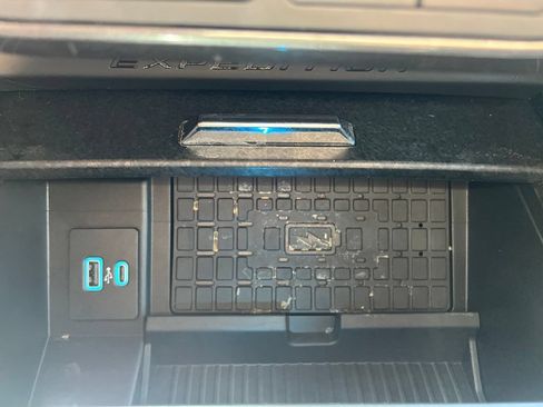 Used 2024 Ford Expedition Limited AWD/4WD image 32