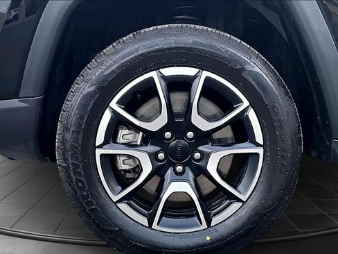 Used 2024 Jeep Compass Trailhawk AWD/4WD image 8