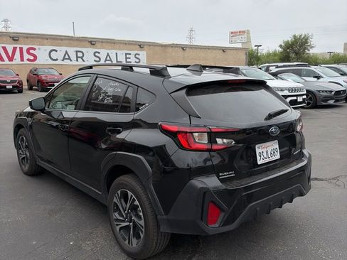 Used 2025 Subaru Crosstrek 2.0i Premium image 8