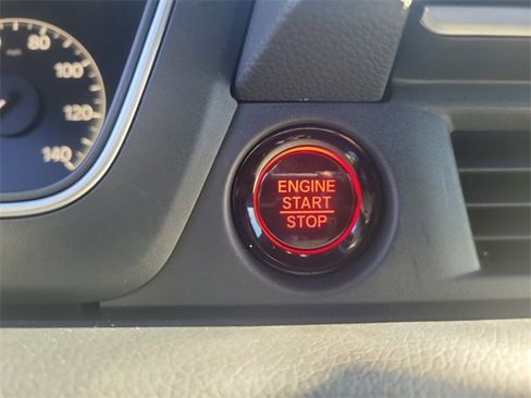 Used 2025 Honda Pilot Sport image 31