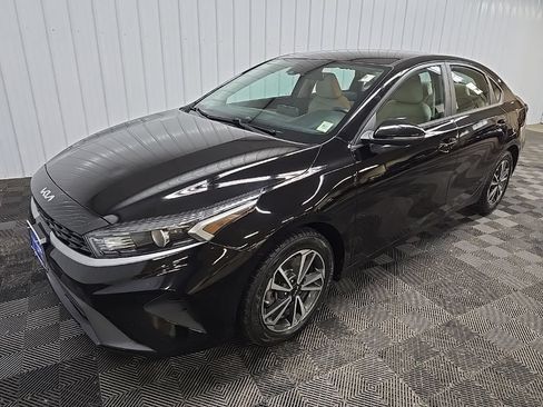 Used 2023 Kia Forte LXS w/ LXS Technology Package FWD image 8