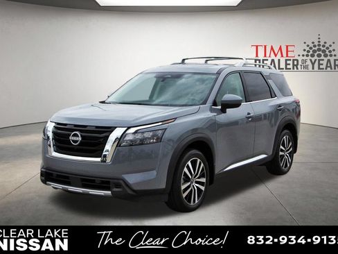 Certified 2025 Nissan Pathfinder Platinum w/ Cargo Package FWD image 4