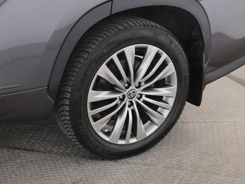 Used 2022 Toyota Highlander Platinum image 14