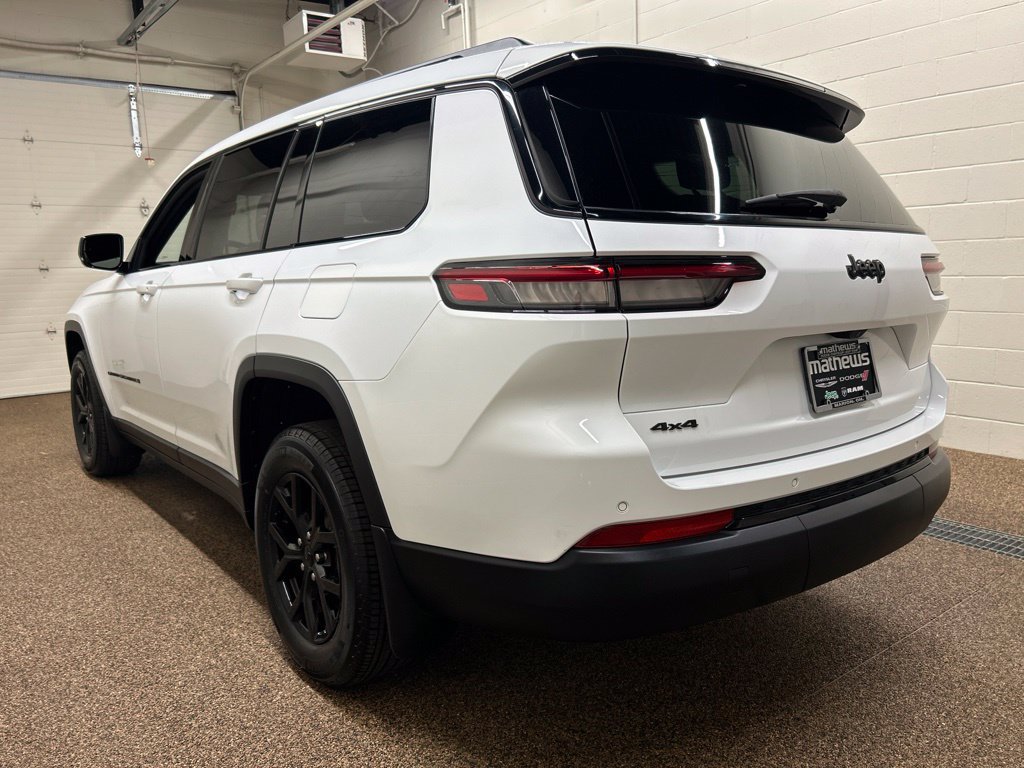 Used 2025 Jeep Grand Cherokee L Laredo AWD/4WD image 4