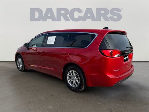 Used 2025 Chrysler Voyager LX FWD image 5