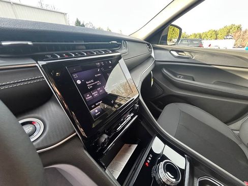 New 2026 Jeep Grand Cherokee L Laredo image 24