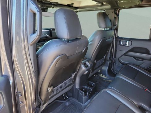 Used 2024 Jeep Gladiator Sport image 15