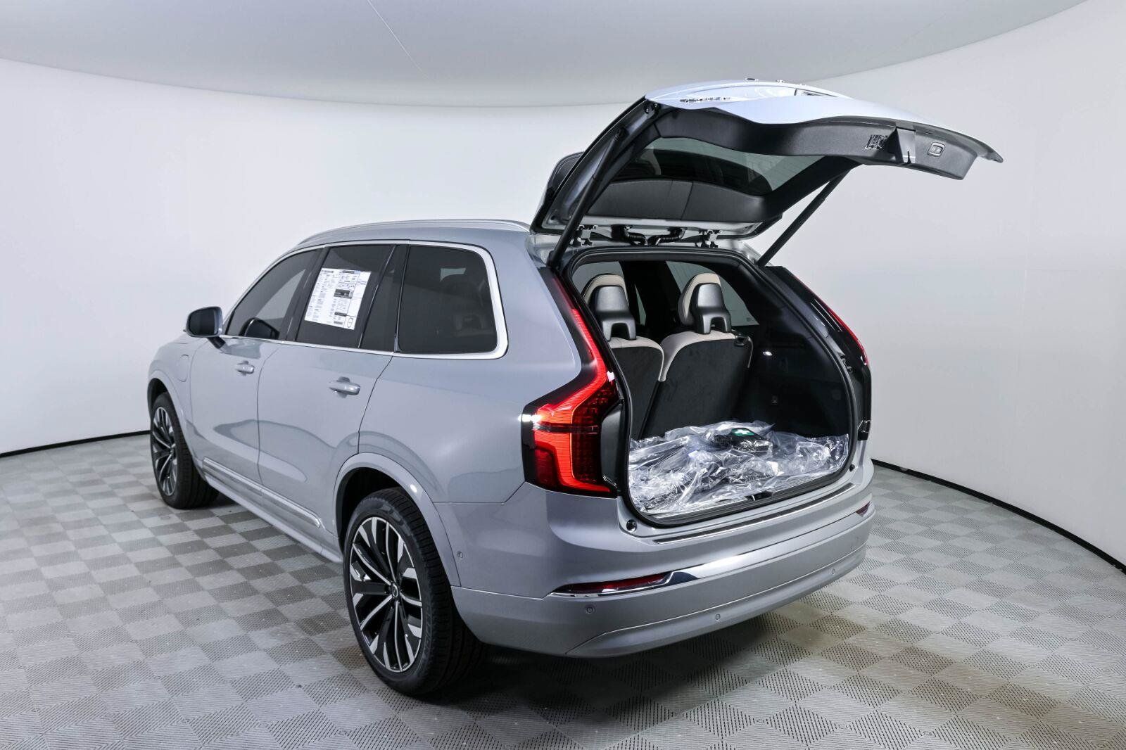 New 2026 Volvo XC90 T8 Plus w/ Protection Package Premier AWD/4WD image 32