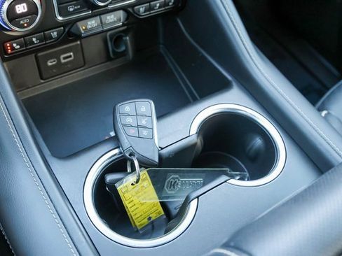 Used 2022 GMC Yukon XL SLT image 29