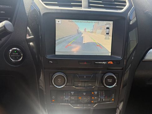 Used 2018 Ford Explorer XLT w/ Equipment Group 202A FWD image 20