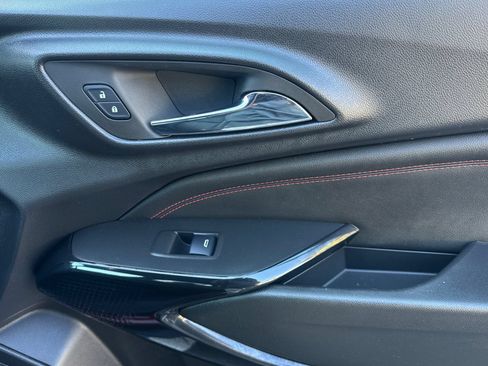 Used 2025 Chevrolet Trax RS FWD image 22