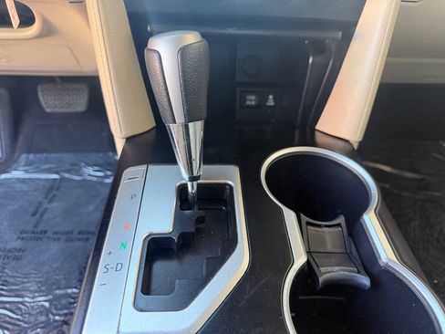 Used 2013 Toyota Camry LE FWD image 31