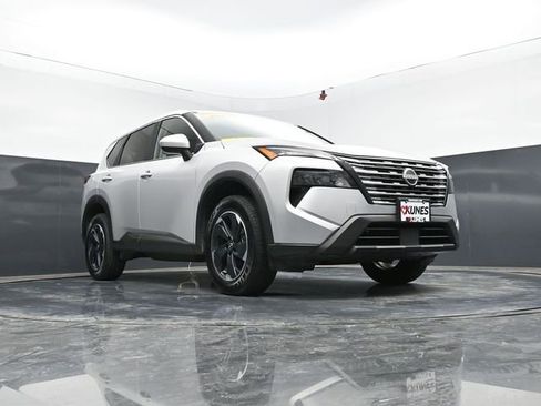 Used 2025 Nissan Rogue SV AWD/4WD image 42