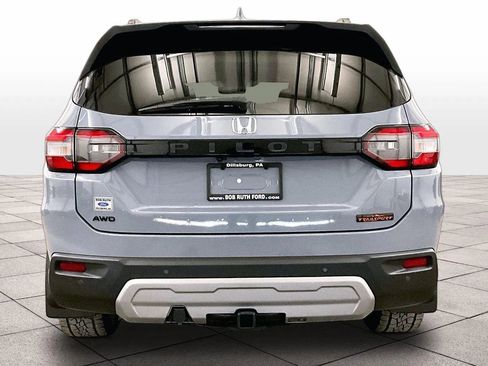 Used 2025 Honda Pilot TrailSport image 4