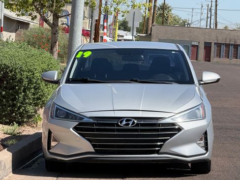 Used 2019 Hyundai Elantra SE w/ Cargo Package FWD image 2