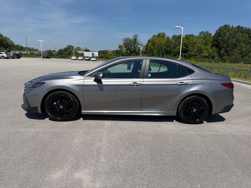 Used 2025 Toyota Camry SE FWD image 2