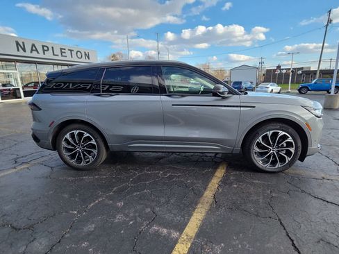 Used 2024 Lincoln Nautilus Reserve w/ Equipment Group 203A AWD/4WD image 4