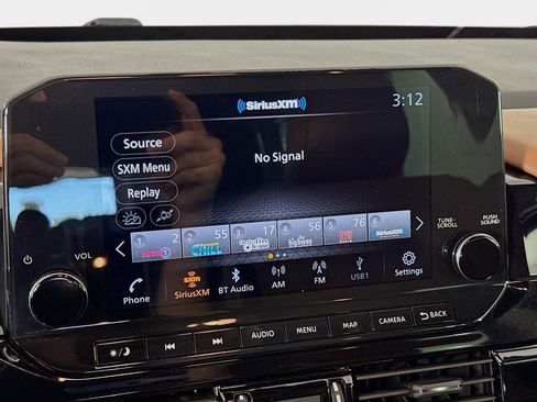 Used 2023 Nissan Pathfinder Platinum image 16