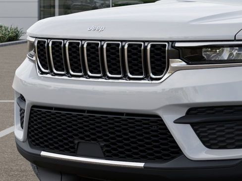 New 2025 Jeep Grand Cherokee Laredo w/ Luxury Tech Group I image 12