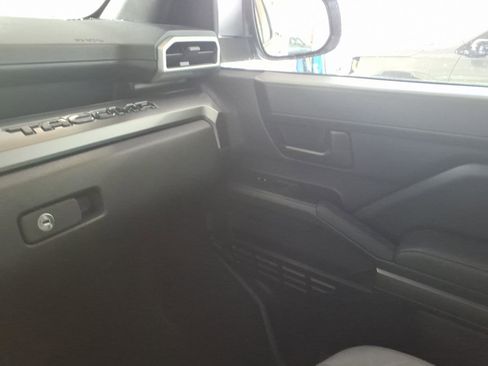 Used 2025 Toyota Tacoma SR5 AWD/4WD image 29