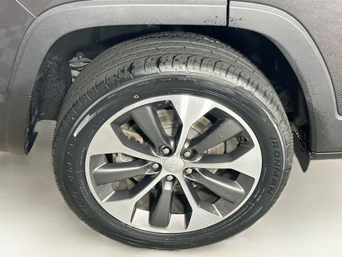 Used 2022 Jeep Cherokee Limited w/ Elite Package AWD/4WD image 12