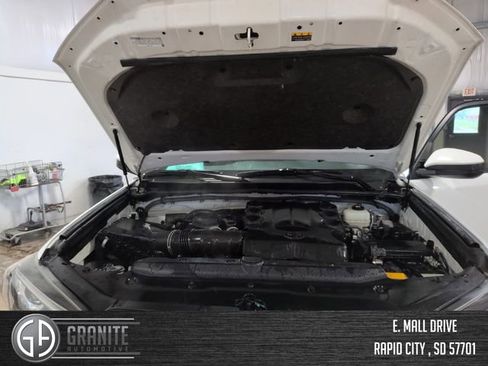Used 2022 Toyota 4Runner SR5 AWD/4WD image 21