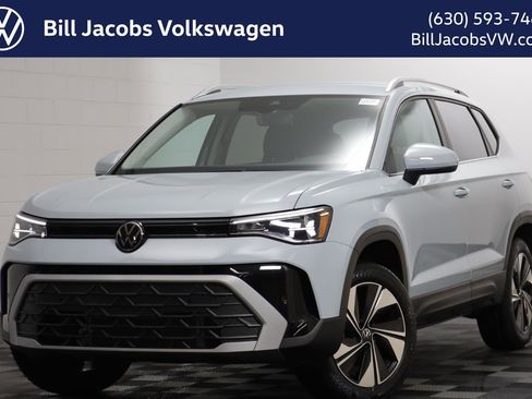 New 2026 Volkswagen Taos SE image 1