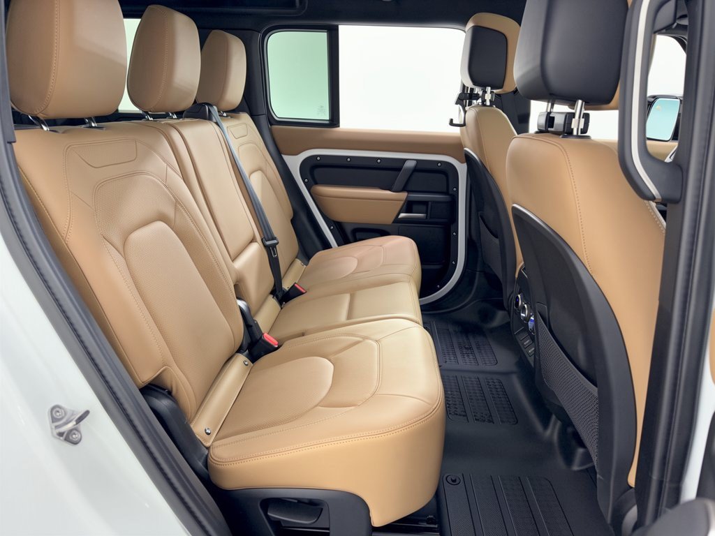 Certified 2026 Land Rover Defender 110 S AWD/4WD image 28