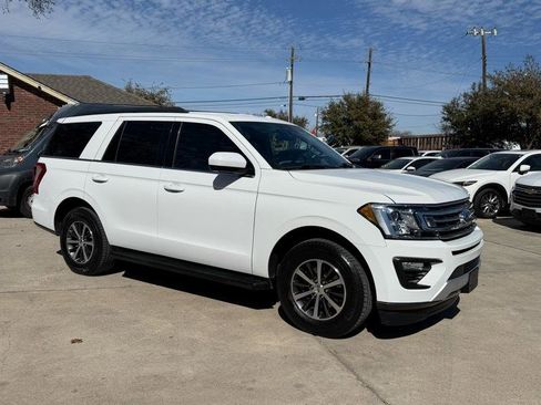 Used 2019 Ford Expedition XLT image 3