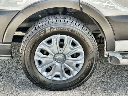 Used 2017 Ford Transit 250 130 Low Roof w/ Exterior Upgrade Package RWD image 30