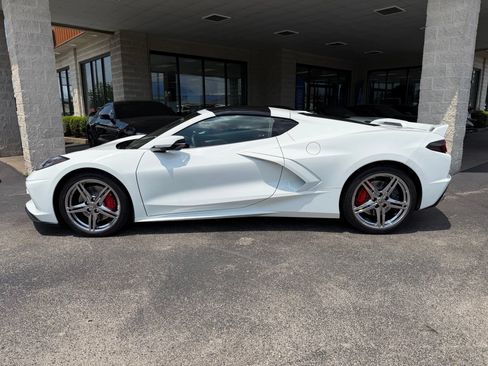 Used 2024 Chevrolet Corvette Stingray Preferred Cpe w/ Z51 Performance Package RWD image 4