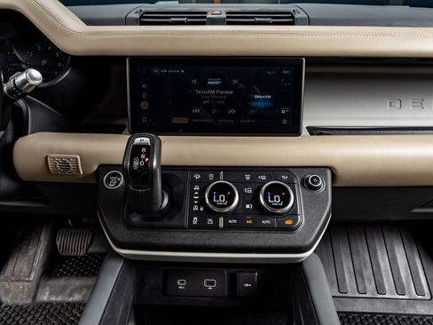 Used 2020 Land Rover Defender 110 HSE image 19