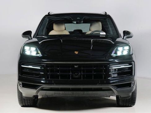 Used 2025 Porsche Cayenne image 6