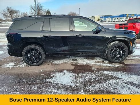 Used 2025 Chevrolet Traverse RS image 8