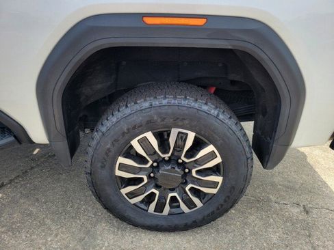 Used 2024 GMC Sierra 2500 Denali Ultimate AWD/4WD image 9