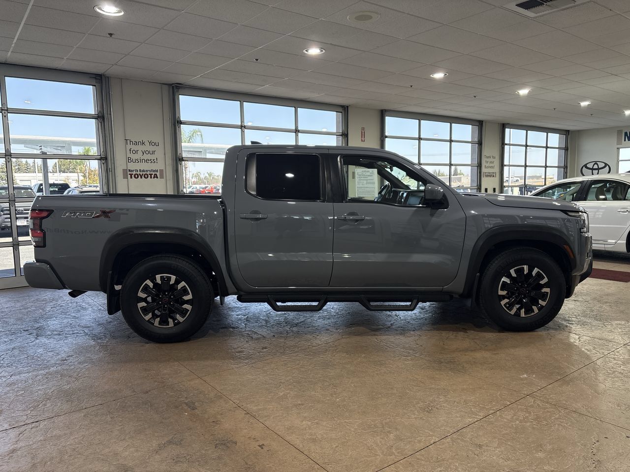Used 2022 Nissan Frontier Pro-X RWD image 3