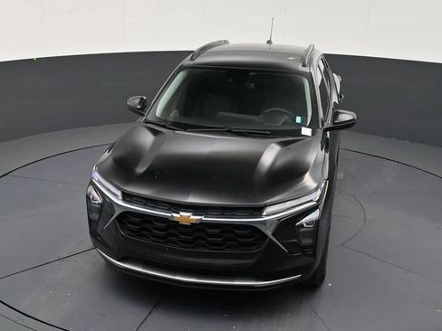 Used 2025 Chevrolet Trax LT FWD image 19