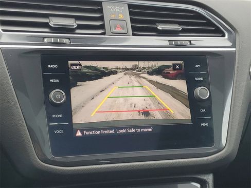 Used 2022 Volkswagen Tiguan SE R-Line image 27