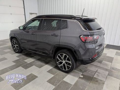 Used 2024 Jeep Compass Limited w/ Elite Group AWD/4WD image 2