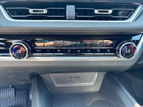 New 2026 Chevrolet Equinox LT w/ Convenience Package II FWD image 19