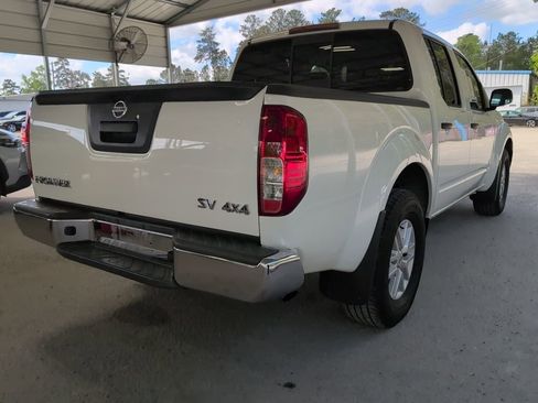 Used 2020 Nissan Frontier SV image 3