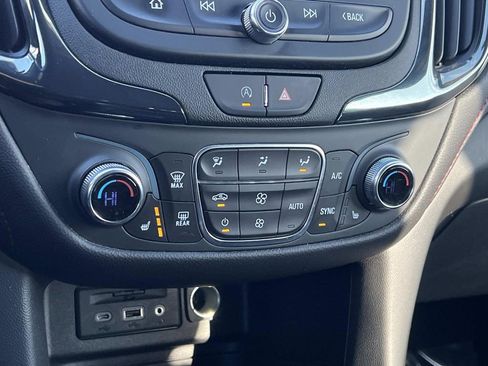 Used 2022 Chevrolet Equinox RS w/ Infotainment Package image 19