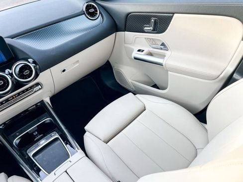 Used 2025 Mercedes-Benz GLA 250 4MATIC image 13