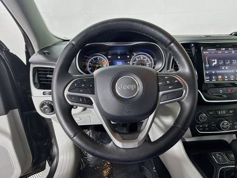 Used 2019 Jeep Cherokee Limited FWD image 12